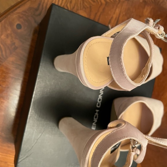 French Connection Nude Platform , size 10B with dust storage bag - Picture 5 of 9
